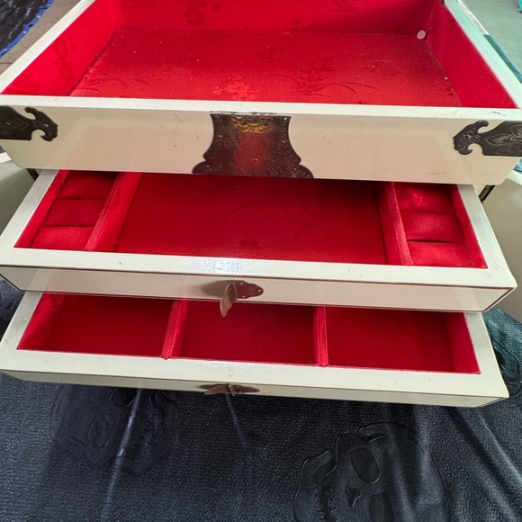 Vintage Jewelery Box - Picture 10 of 14